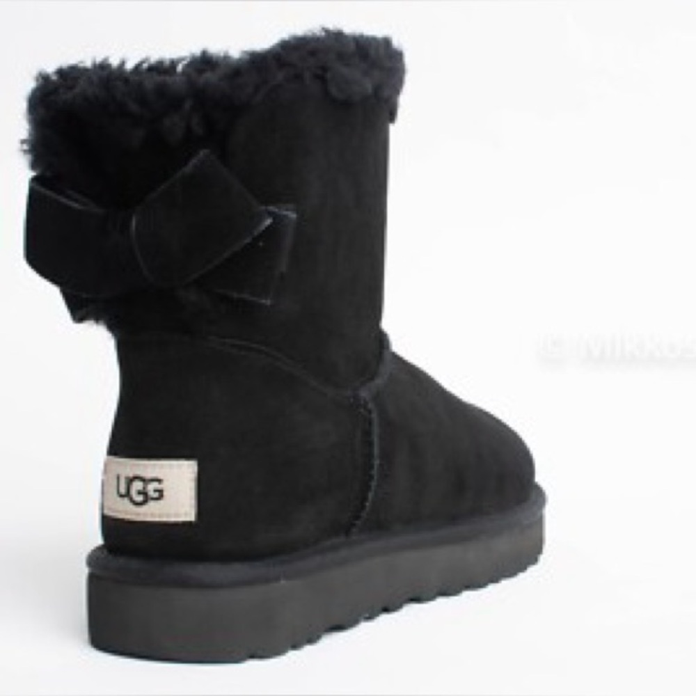 UGG black bailey bow boots Size 7 EXCELLENT CONDITION.